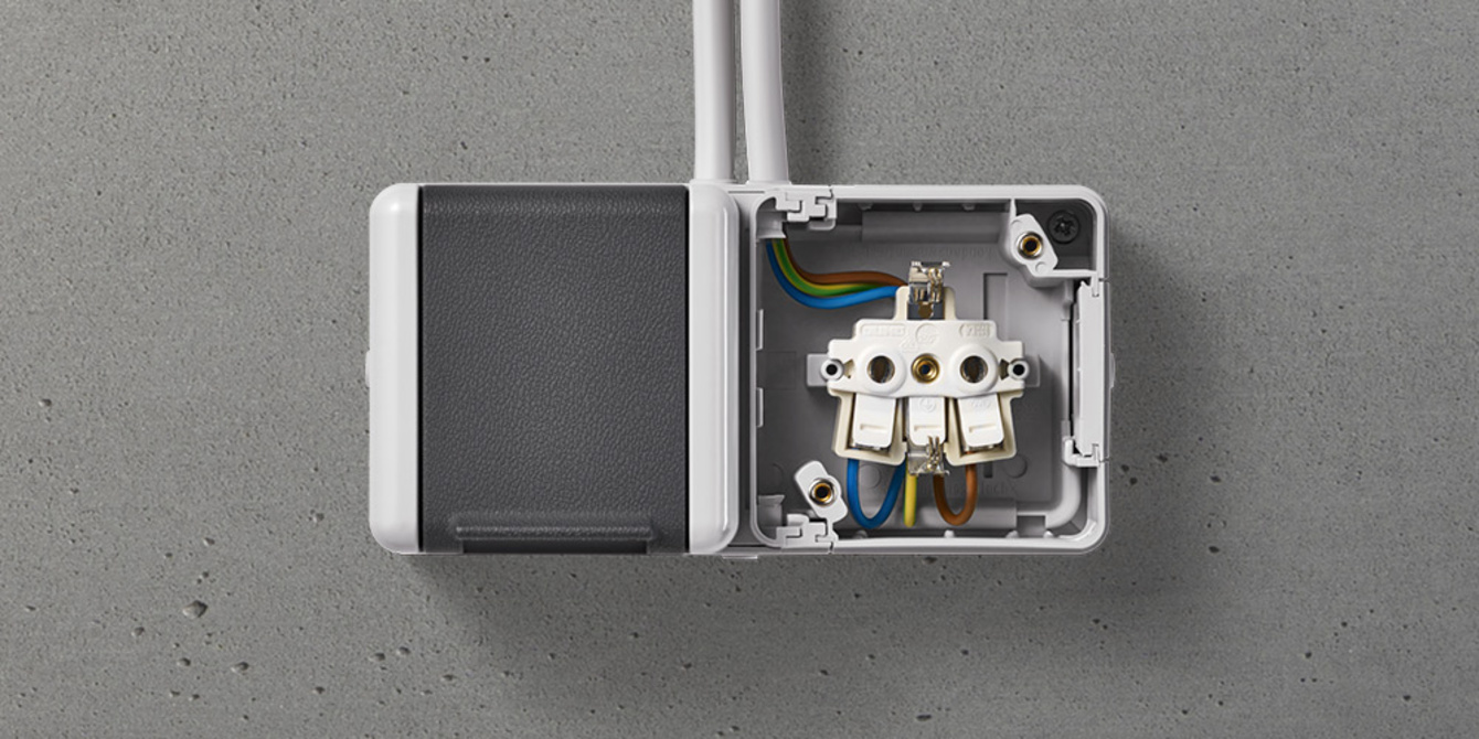 Doppelsteckdose mit Trennsteg bei Elektro Künzel GbR in Gera